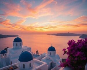 Bewonder de iconische zonsondergangen van Santorini