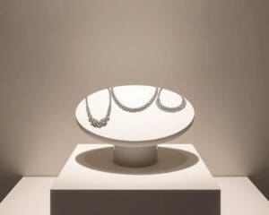 Bottega Veneta kettingen: Minimalistische luxe voor elke gelegenheid